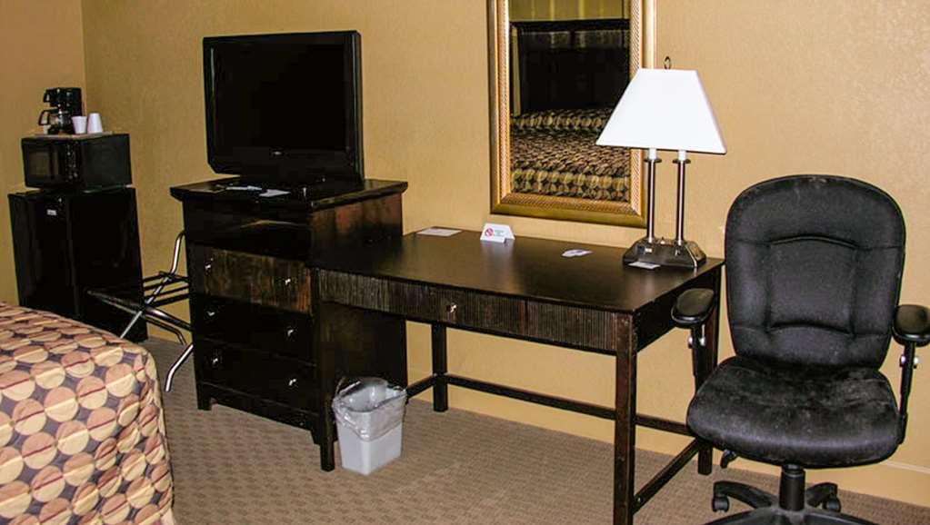 Fortune Inn & Suites Newport Quarto foto